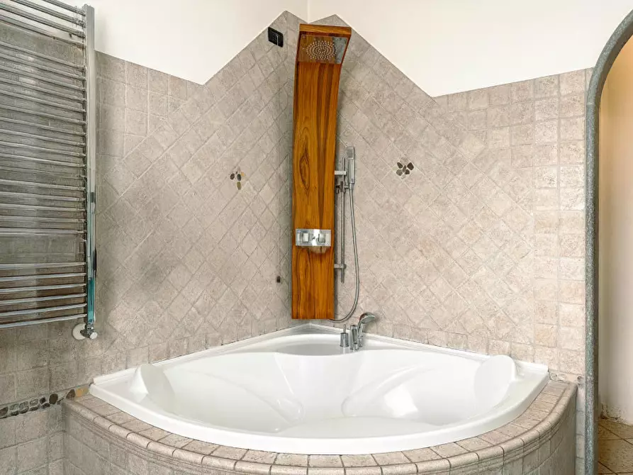 Immagine 22 di Villa in vendita  in Via Rovasenda, 139 a Gattinara