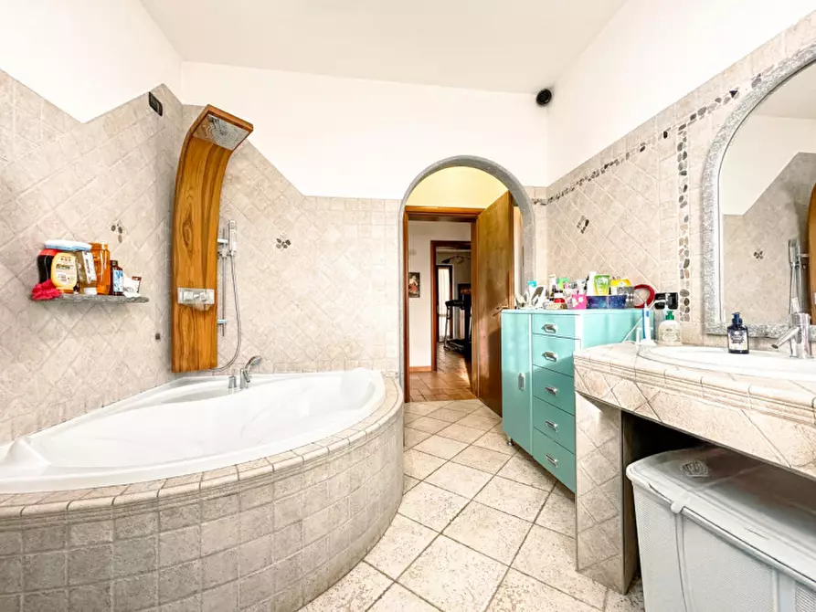 Immagine 23 di Villa in vendita  in Via Rovasenda, 139 a Gattinara