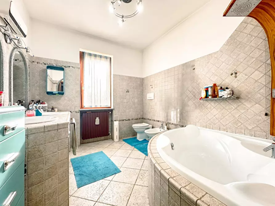 Immagine 25 di Villa in vendita  in Via Rovasenda, 139 a Gattinara