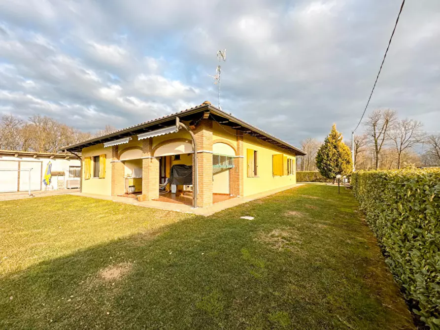 Immagine 34 di Villa in vendita  in Via Rovasenda, 139 a Gattinara