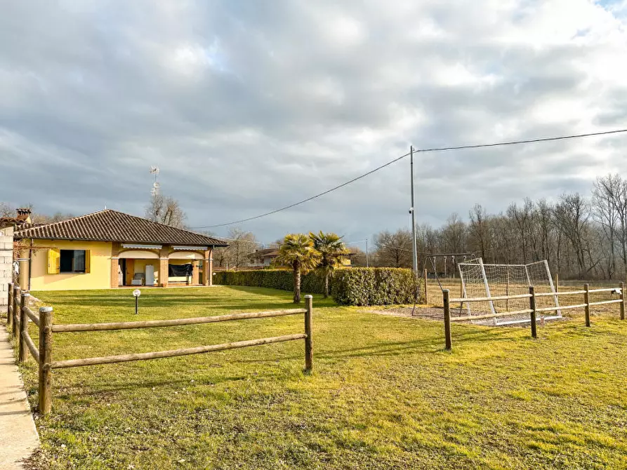 Immagine 36 di Villa in vendita  in Via Rovasenda, 139 a Gattinara