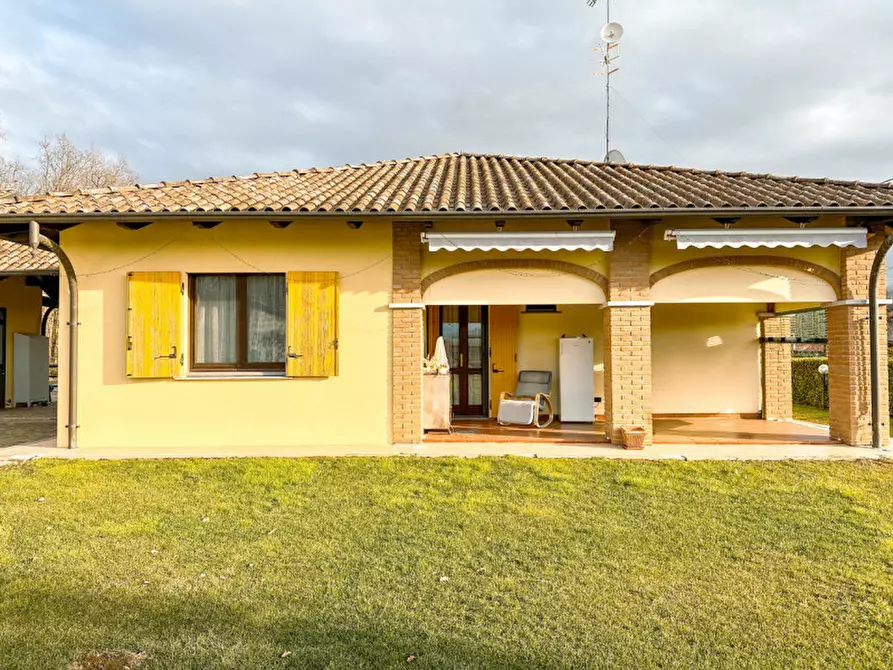 Immagine 37 di Villa in vendita  in Via Rovasenda, 139 a Gattinara