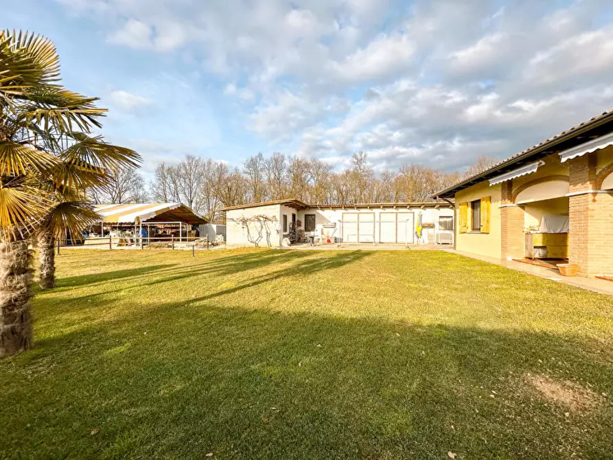 Immagine 40 di Villa in vendita  in Via Rovasenda, 139 a Gattinara