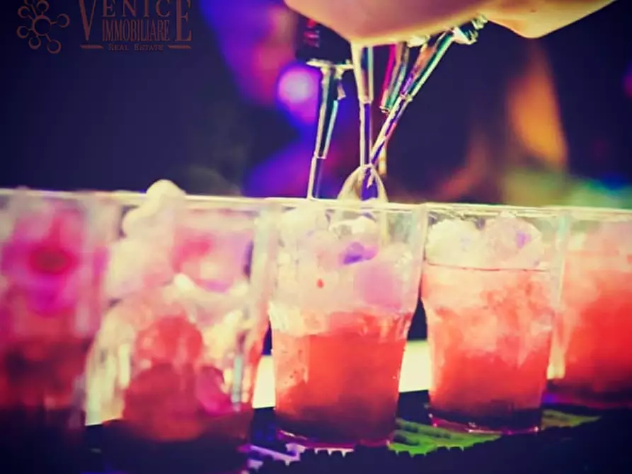 Immagine 1 di Attività commerciale in vendita  a Quarto D'altino