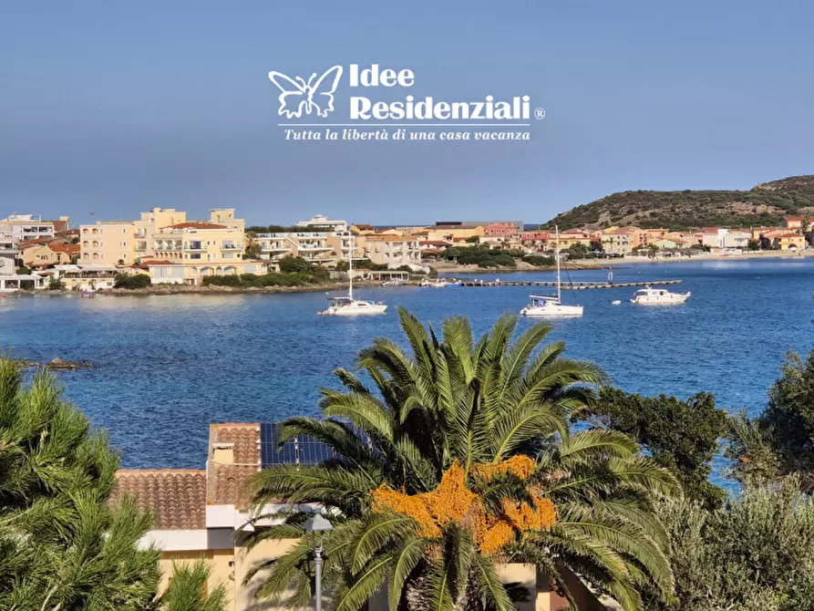 Immagine 1 di Villetta a schiera in vendita  a Golfo Aranci