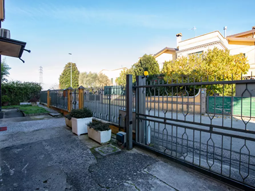 Immagine 45 di Casa bifamiliare in vendita  in Via Giosuè Borsi a Abano Terme