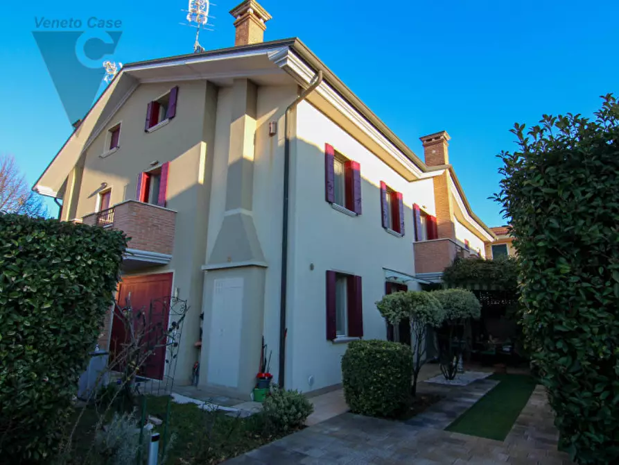 Immagine 1 di Casa quadrifamiliare in vendita  in via della pace a Piove Di Sacco