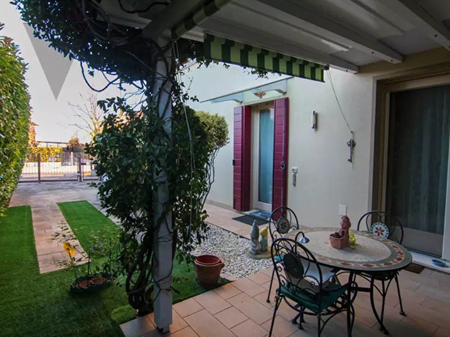 Immagine 2 di Casa quadrifamiliare in vendita  in via della pace a Piove Di Sacco