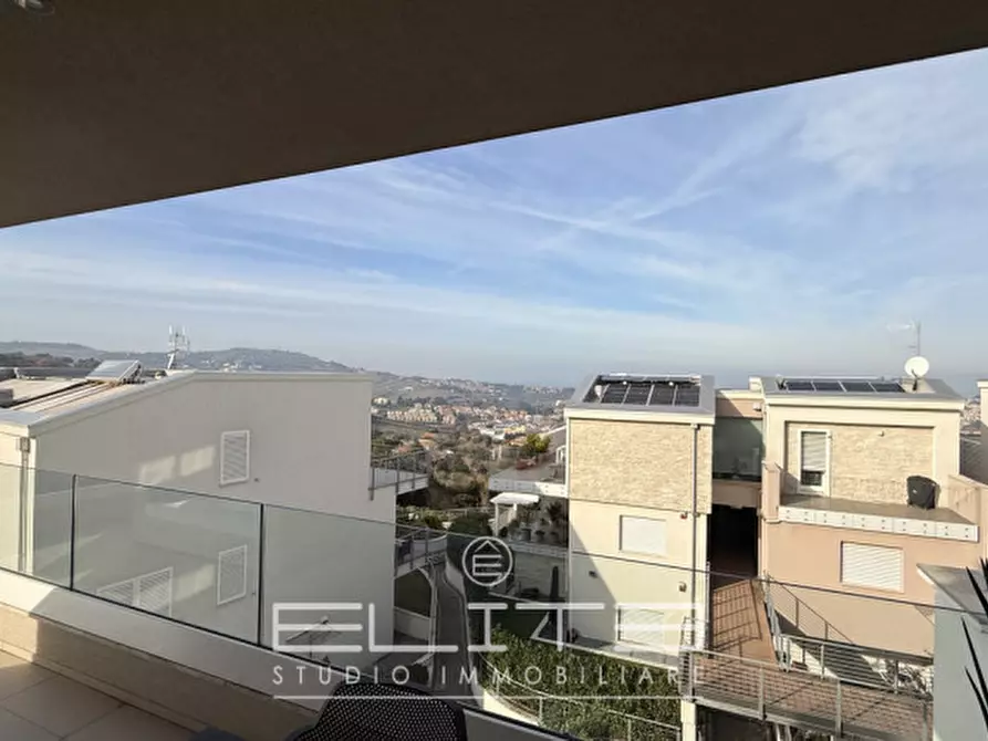 Immagine 3 di Appartamento in vendita  a Ancona