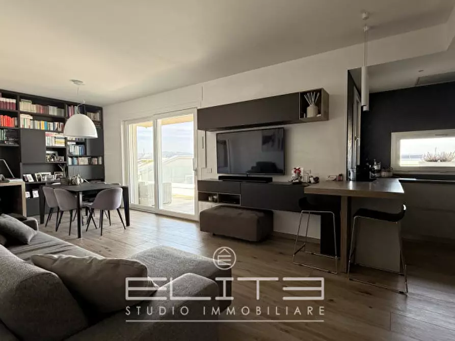 Immagine 7 di Appartamento in vendita  a Ancona