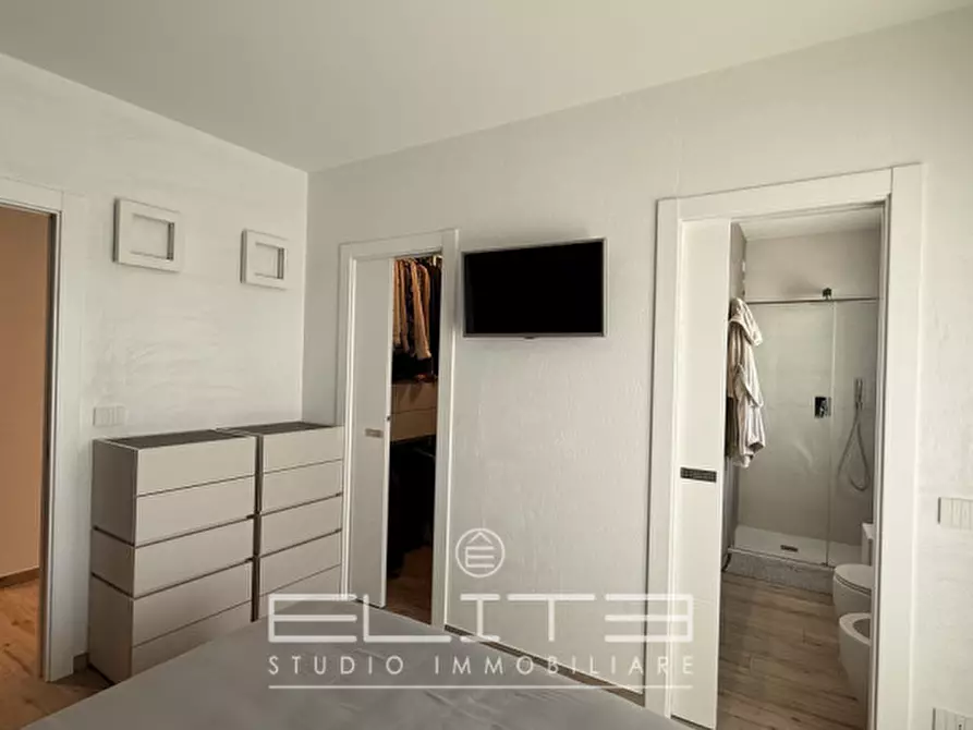 Immagine 11 di Appartamento in vendita  a Ancona