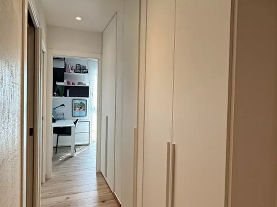 Immagine 12 di Appartamento in vendita  a Ancona