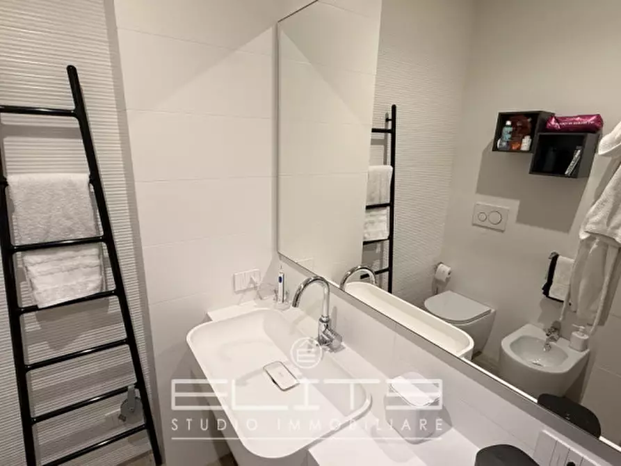 Immagine 14 di Appartamento in vendita  a Ancona