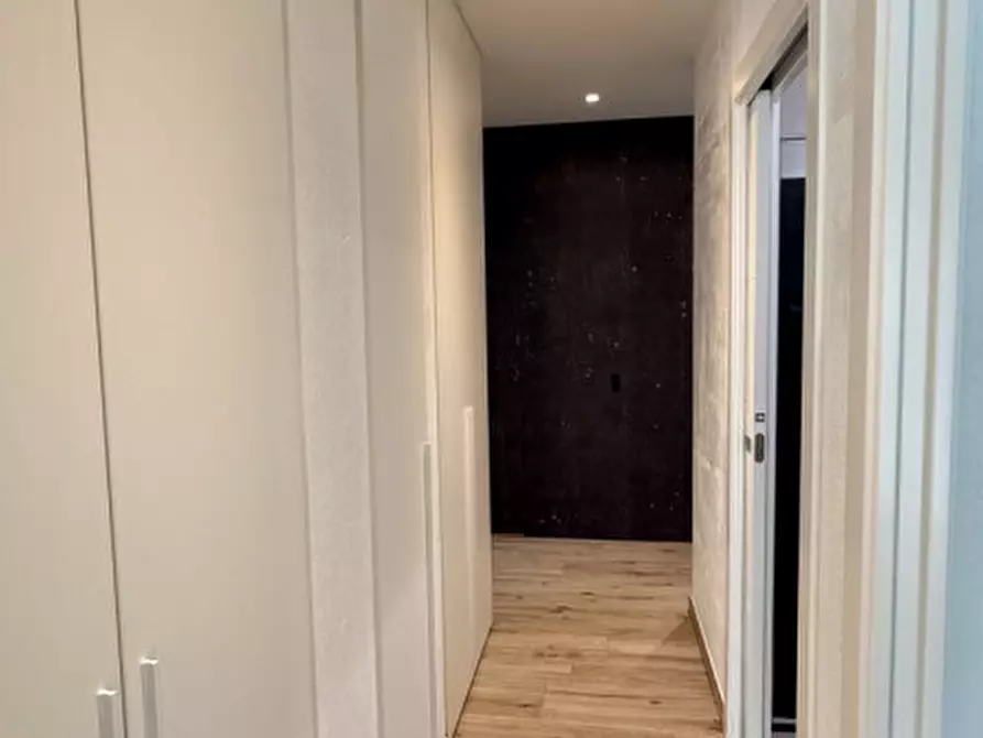 Immagine 17 di Appartamento in vendita  a Ancona