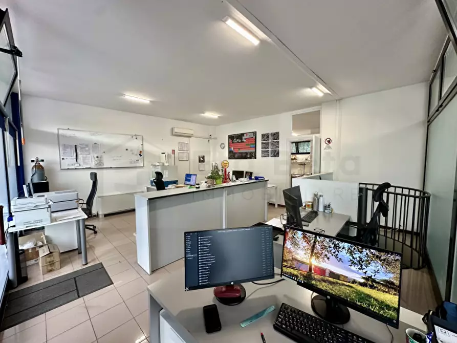 Immagine 1 di Negozio in vendita  in Vicolo Vittorio Bachelet a Limena