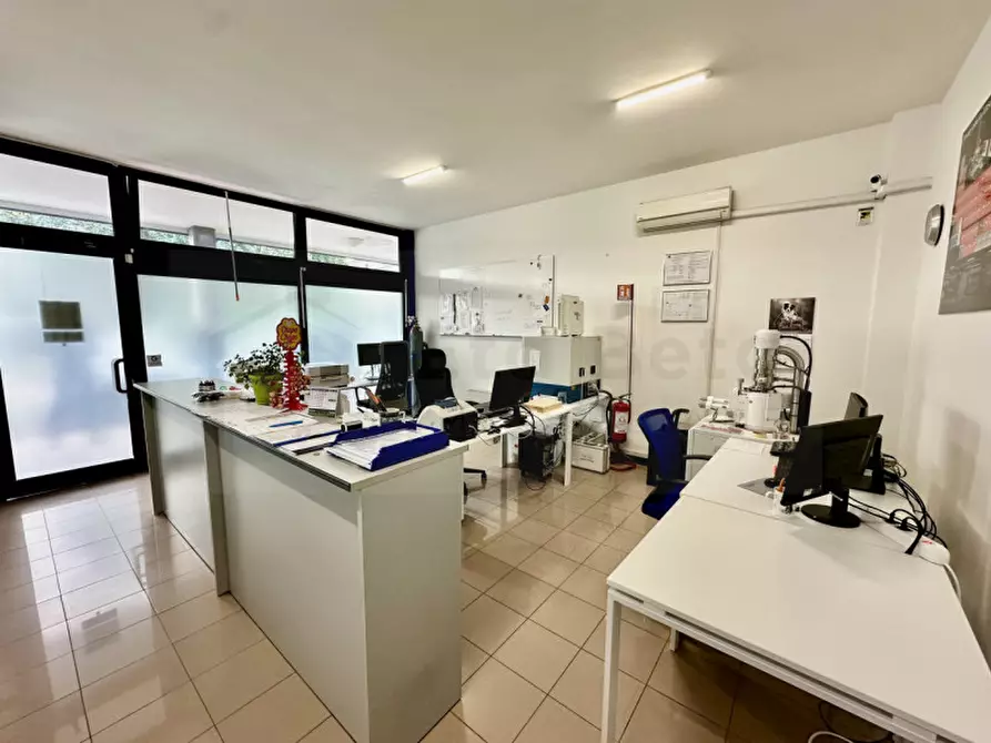 Immagine 3 di Negozio in vendita  in Vicolo Vittorio Bachelet a Limena