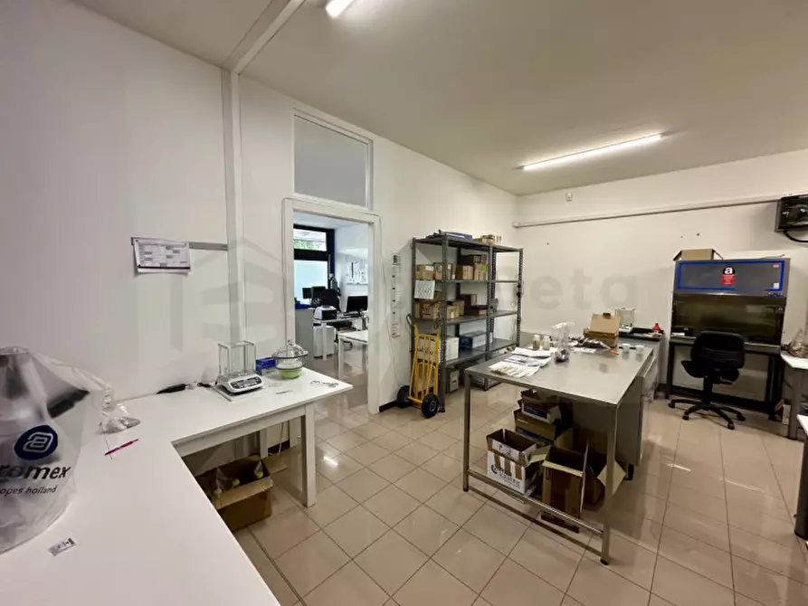 Immagine 5 di Negozio in vendita  in Vicolo Vittorio Bachelet a Limena