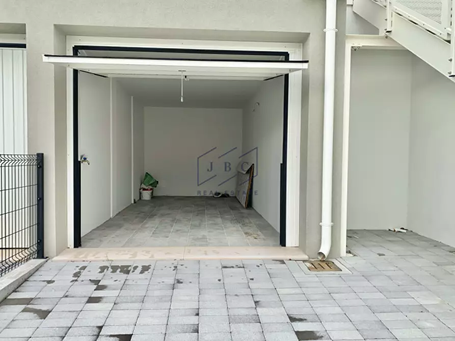 Immagine 30 di Appartamento in vendita  in Via Cesare Pavese 1 a Jesolo