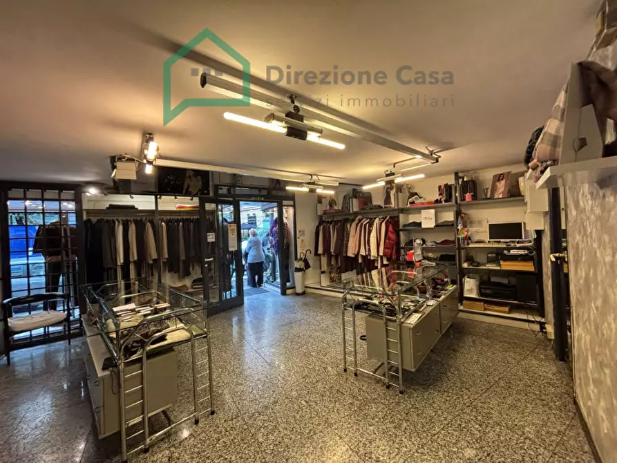 Immagine 10 di Negozio in vendita  in Corso Giuseppe Garibaldi,286 a Napoli