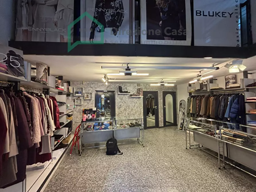 Immagine 11 di Negozio in vendita  in Corso Giuseppe Garibaldi,286 a Napoli