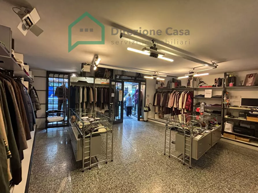 Immagine 14 di Negozio in vendita  in Corso Giuseppe Garibaldi,286 a Napoli