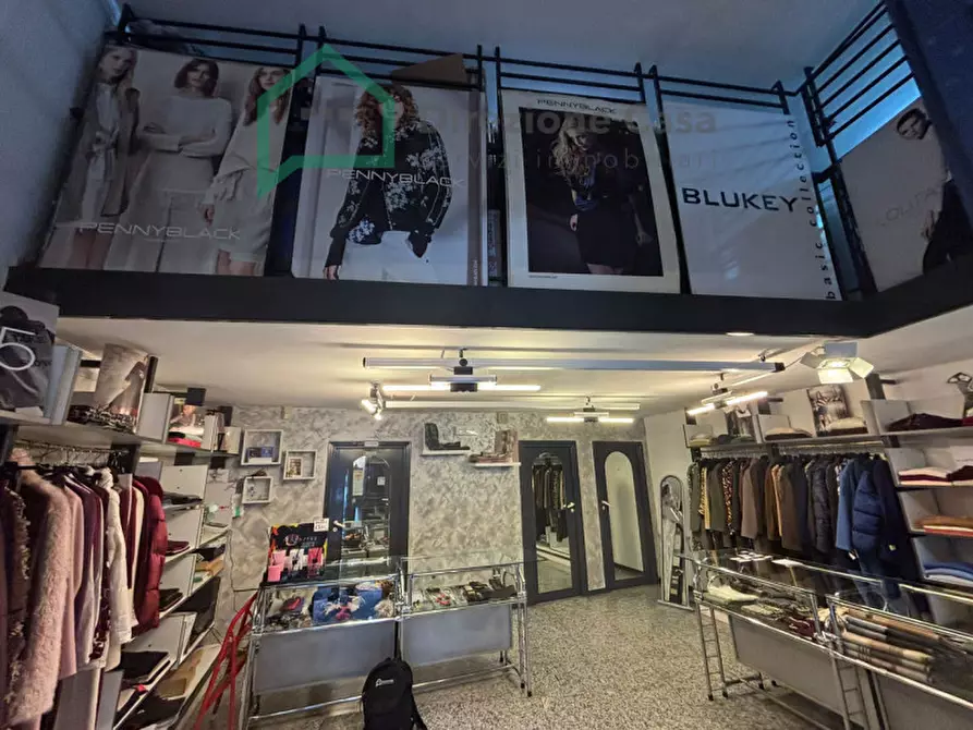 Immagine 15 di Negozio in vendita  in Corso Giuseppe Garibaldi,286 a Napoli