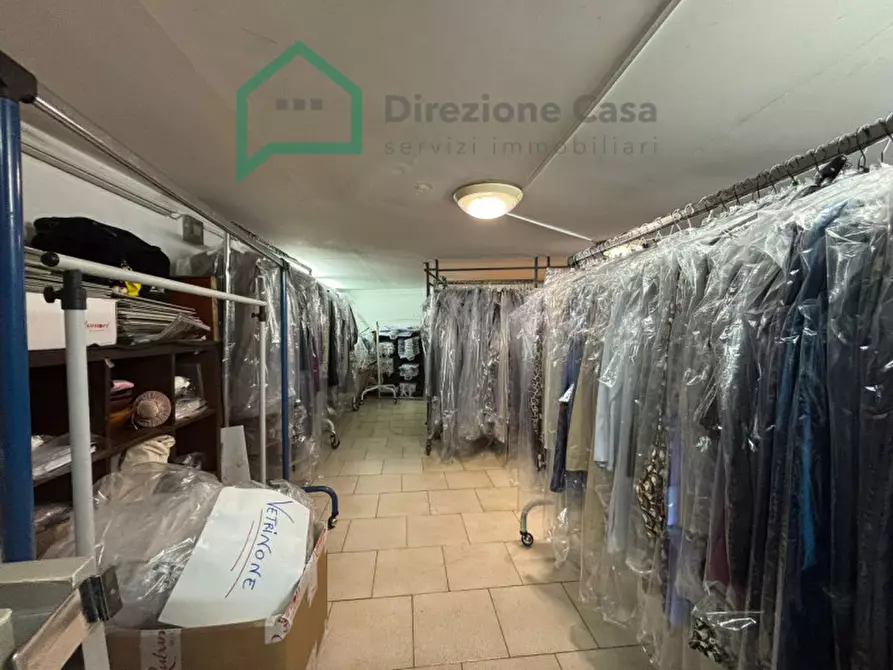 Immagine 22 di Negozio in vendita  in Corso Giuseppe Garibaldi,286 a Napoli