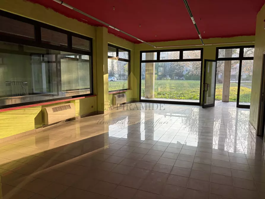 Immagine 1 di Negozio in vendita  in NEGOZIO CON MAGAZZINO - MEJANIGA RIF. 1024 a Cadoneghe