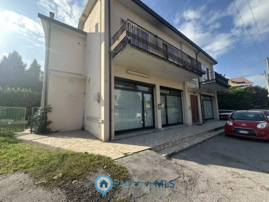 Immagine 2 di Negozio in vendita  in Via Fornaci a Padova