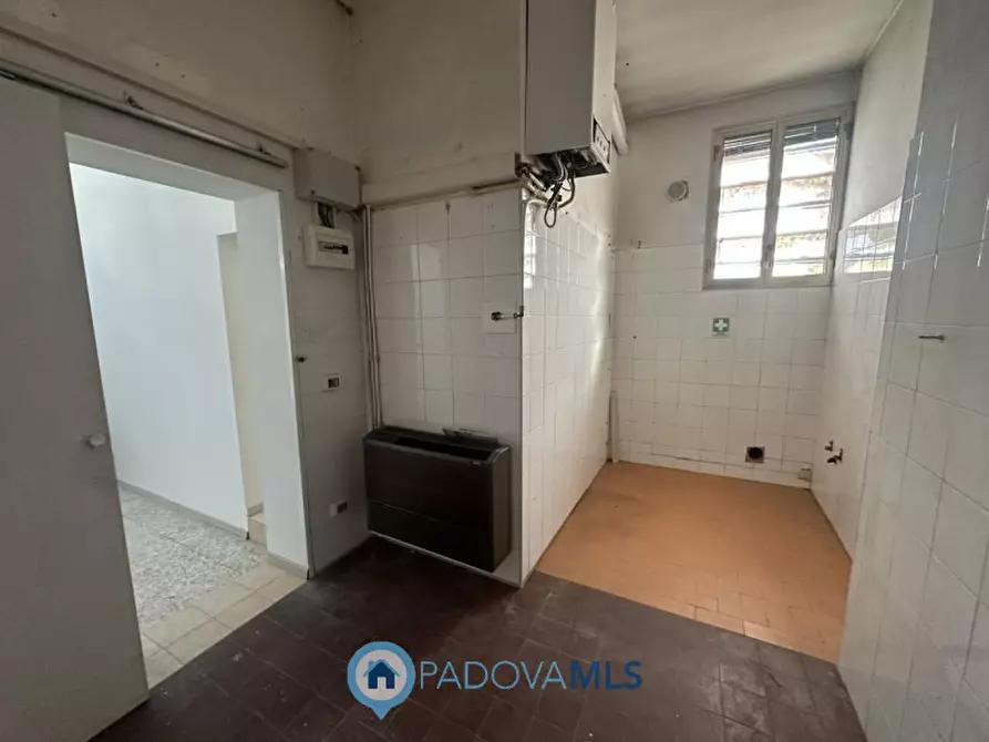 Immagine 12 di Negozio in vendita  in Via Fornaci a Padova
