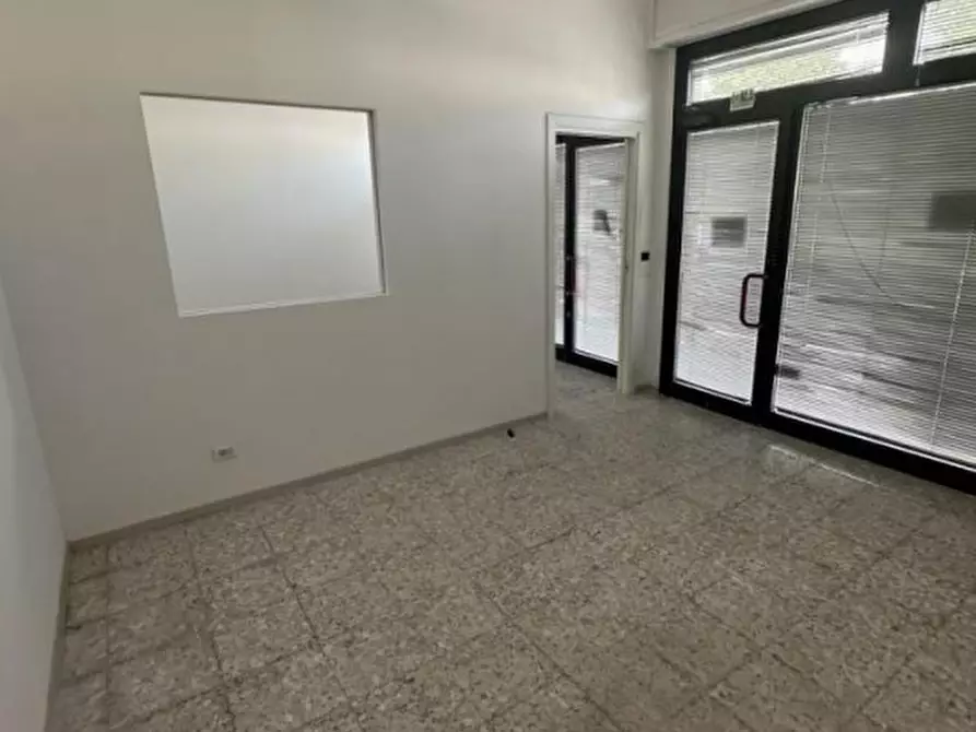 Immagine 28 di Negozio in vendita  in Via Fornaci a Padova