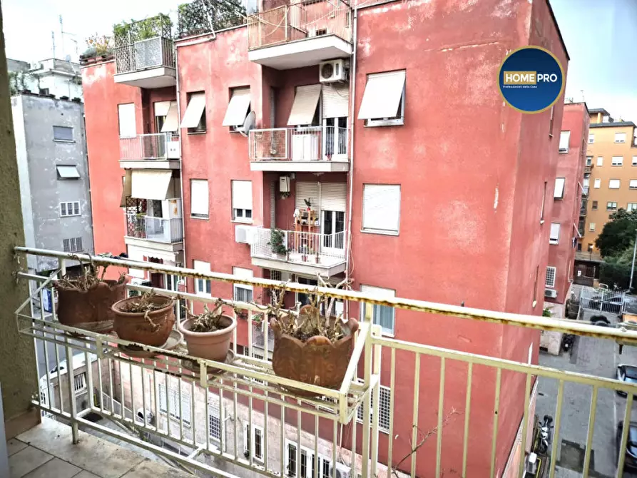 Immagine 8 di Appartamento in vendita  in Via Segesta a Roma