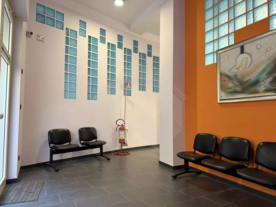 Immagine 1 di Laboratorio in vendita  a Andria