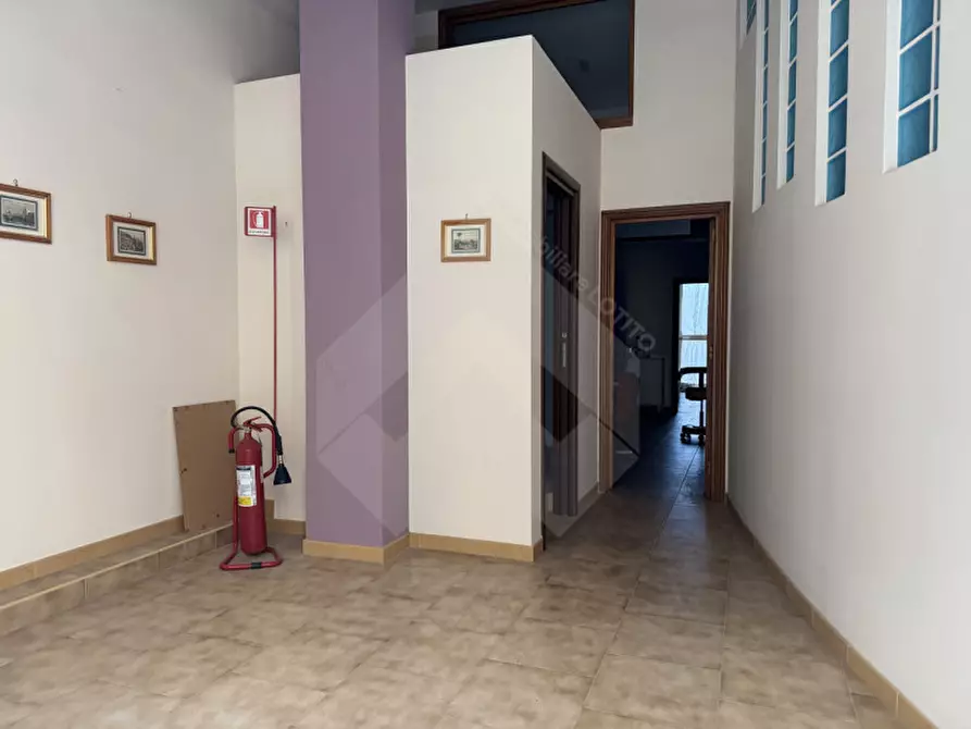 Immagine 4 di Laboratorio in vendita  a Andria