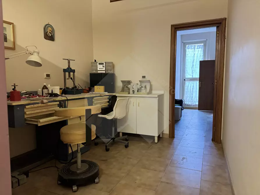 Immagine 6 di Laboratorio in vendita  a Andria