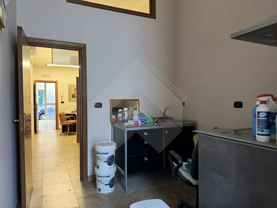 Immagine 7 di Laboratorio in vendita  a Andria