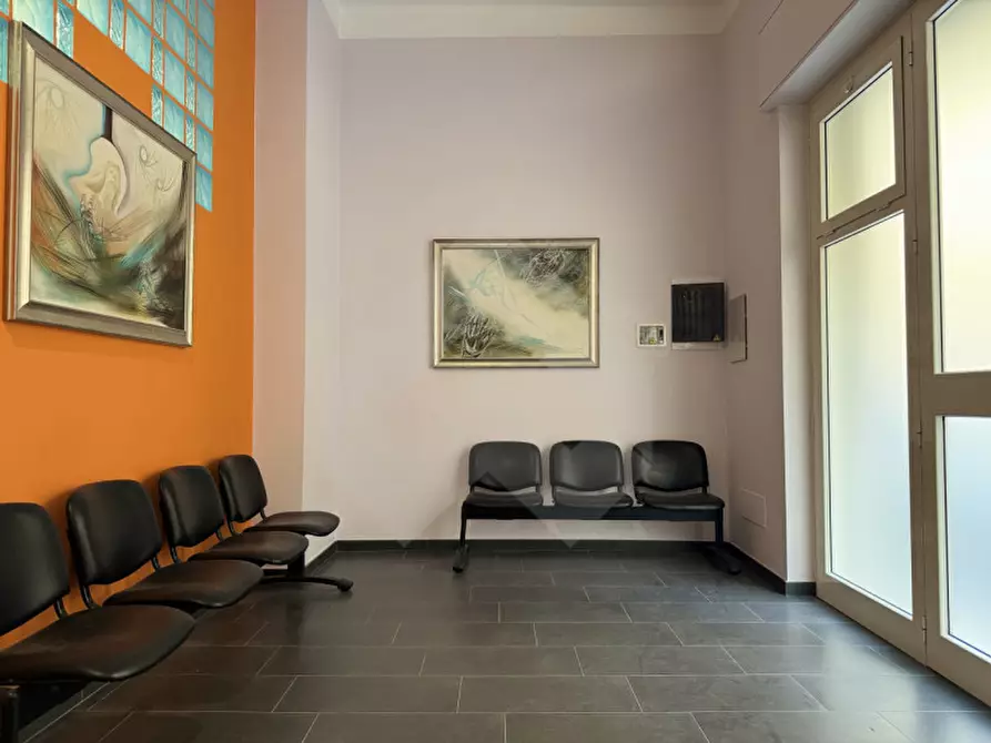 Immagine 8 di Laboratorio in vendita  a Andria