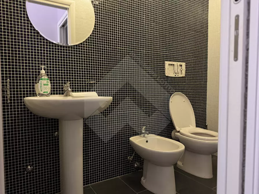 Immagine 13 di Laboratorio in vendita  a Andria