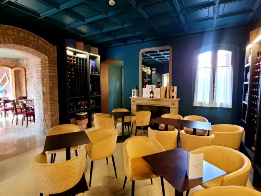 Immagine 8 di Attività commerciale in affitto  a Torreglia