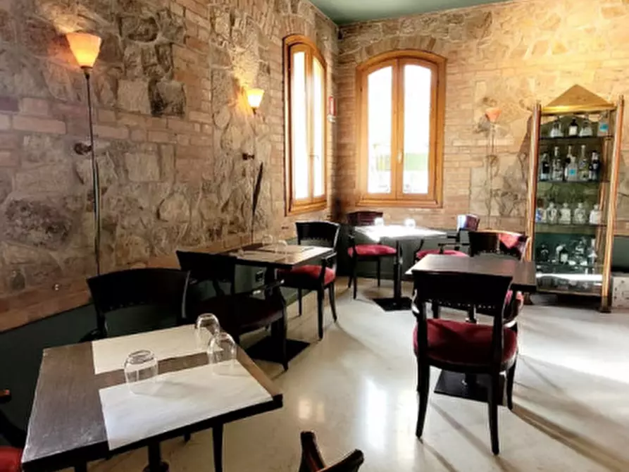 Immagine 12 di Attività commerciale in affitto  a Torreglia