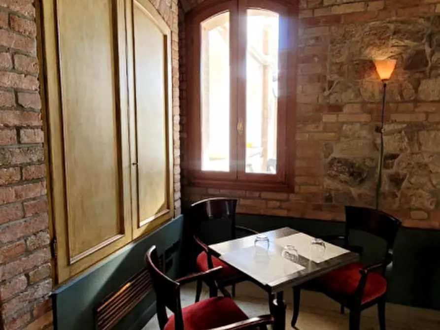 Immagine 14 di Attività commerciale in affitto  a Torreglia