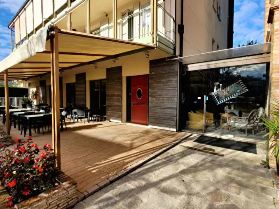 Immagine 1 di Attività commerciale in affitto  in piazza Capitello a Torreglia