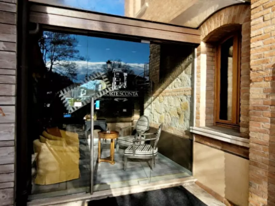 Immagine 2 di Attività commerciale in affitto  in piazza Capitello a Torreglia