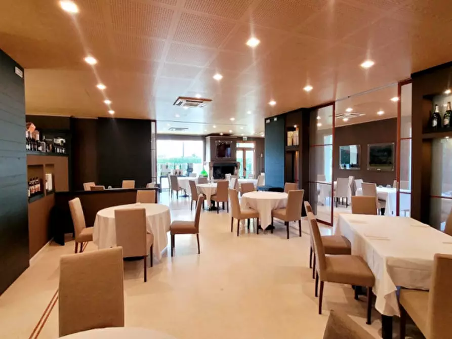 Immagine 5 di Attività commerciale in affitto  in piazza Capitello a Torreglia