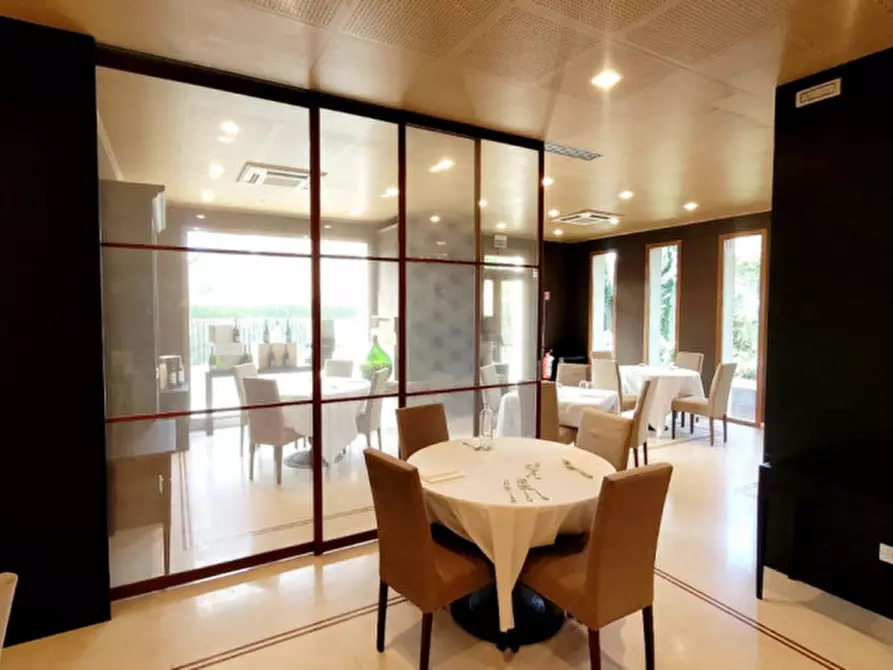 Immagine 10 di Attività commerciale in affitto  in piazza Capitello a Torreglia