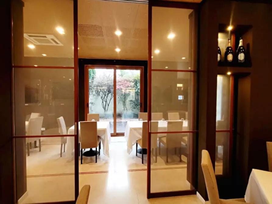 Immagine 12 di Attività commerciale in affitto  in piazza Capitello a Torreglia