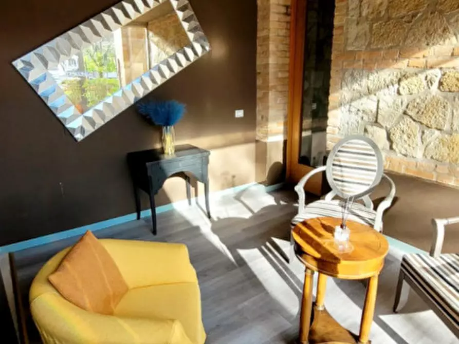 Immagine 16 di Attività commerciale in affitto  in piazza Capitello a Torreglia