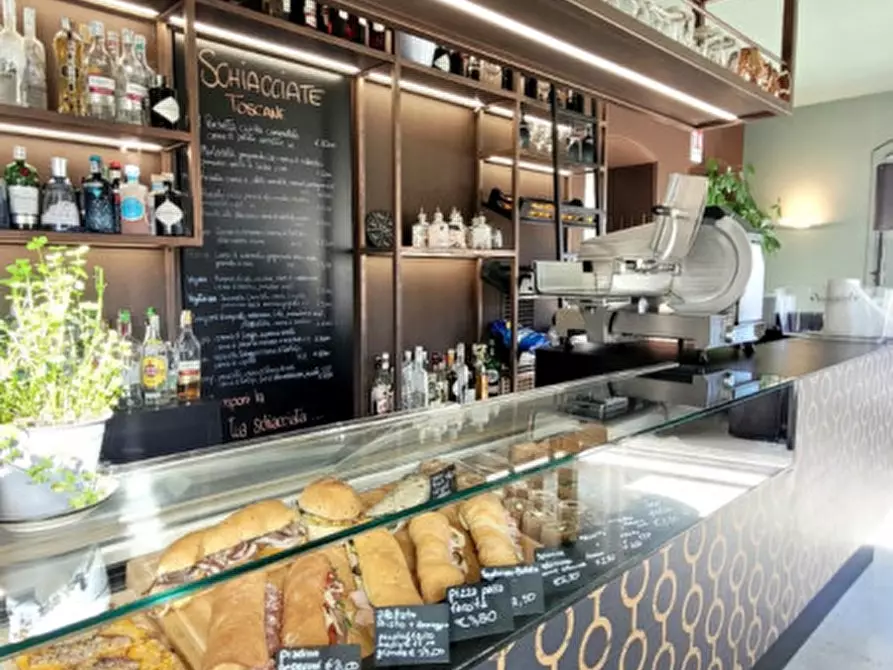 Immagine 30 di Attività commerciale in affitto  in piazza Capitello a Torreglia