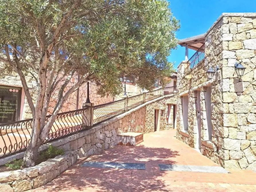 Immagine 10 di Magazzino in vendita  in Viale Orecchioni, 07021 Arzachena SS, Italia a Arzachena