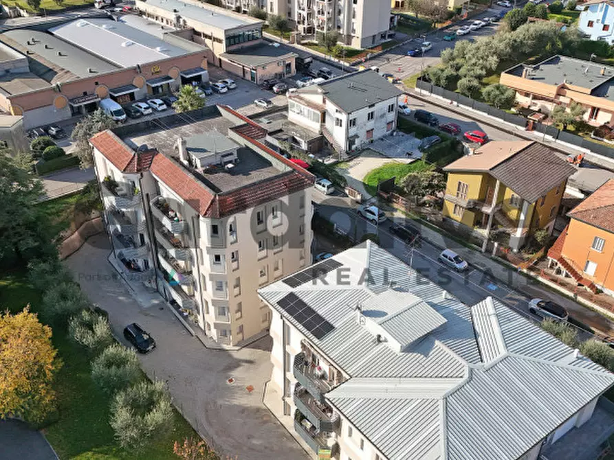 Immagine 27 di Appartamento in vendita  in Via Eridio a Desenzano Del Garda